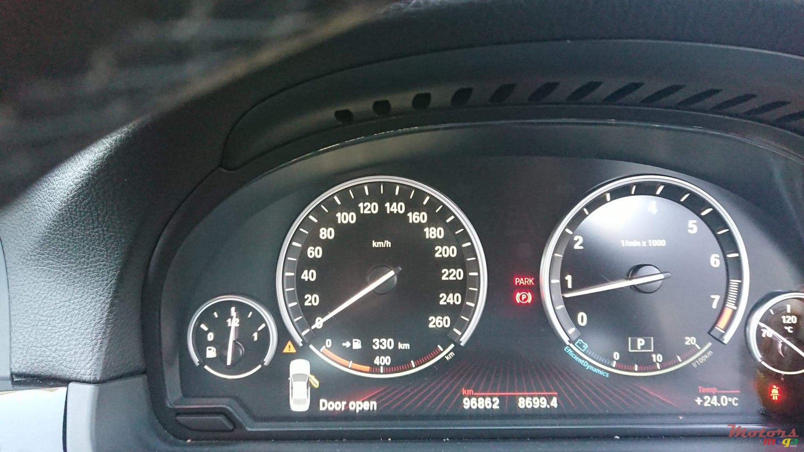 2012' BMW 5 Series 528i photo #4