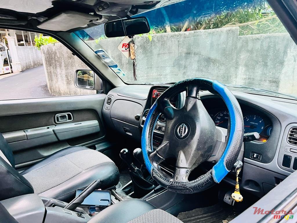 2009' Nissan Hardbody photo #4