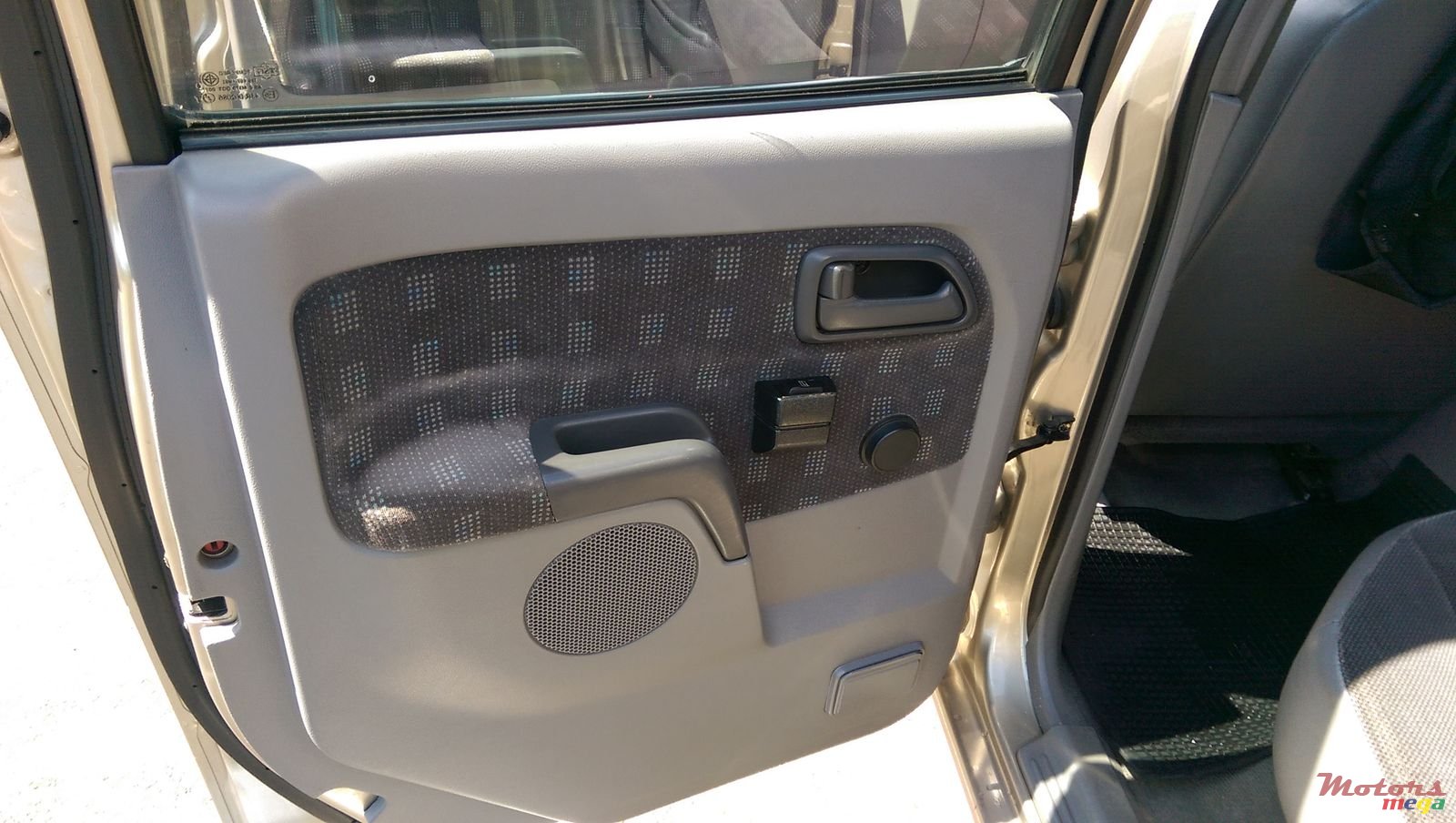 2004' Isuzu D-Max photo #5