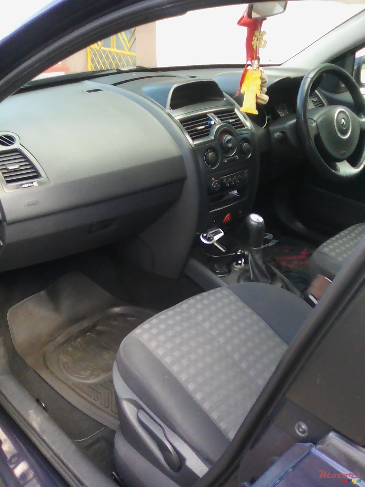 2008' Renault Megane photo #2