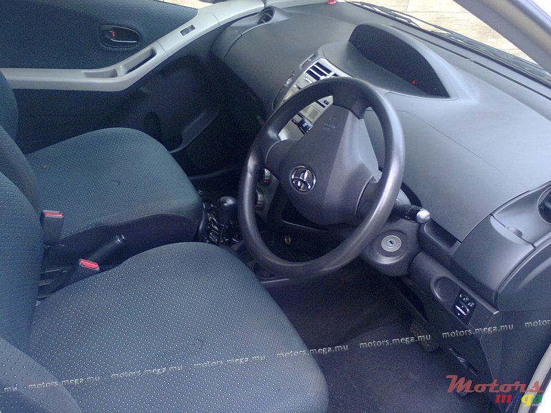 2005' Toyota Vitz photo #4