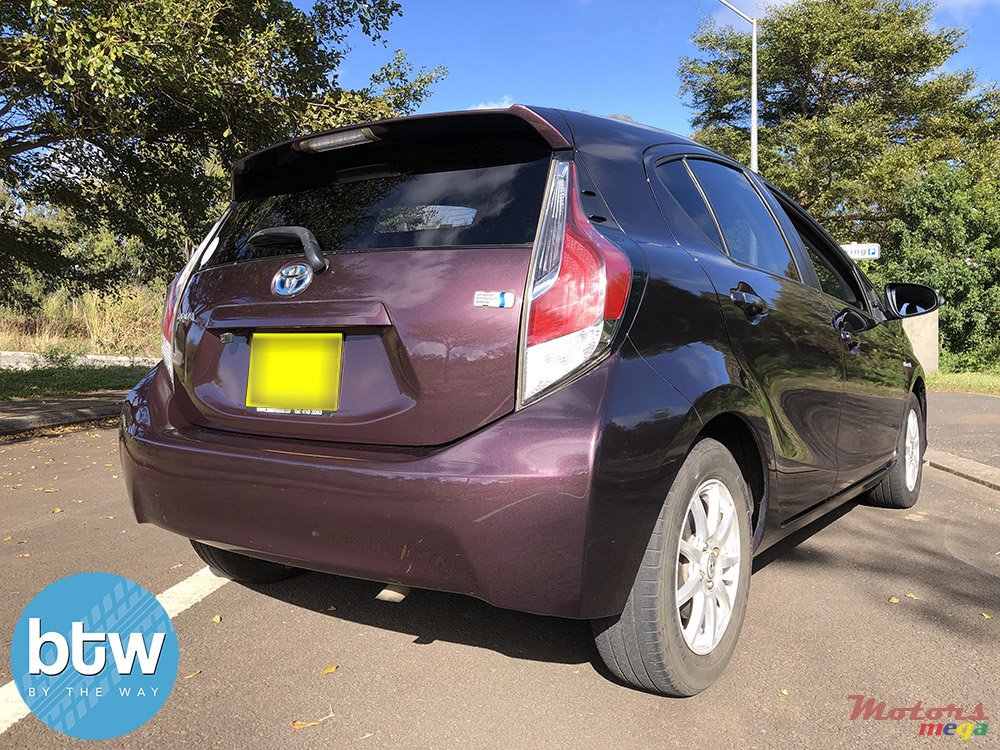 2016' Toyota Aqua photo #2