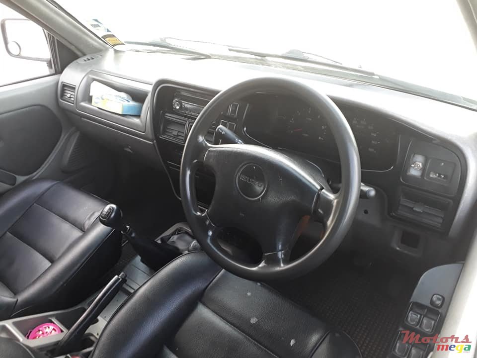 1999' Isuzu 4x4 photo #5