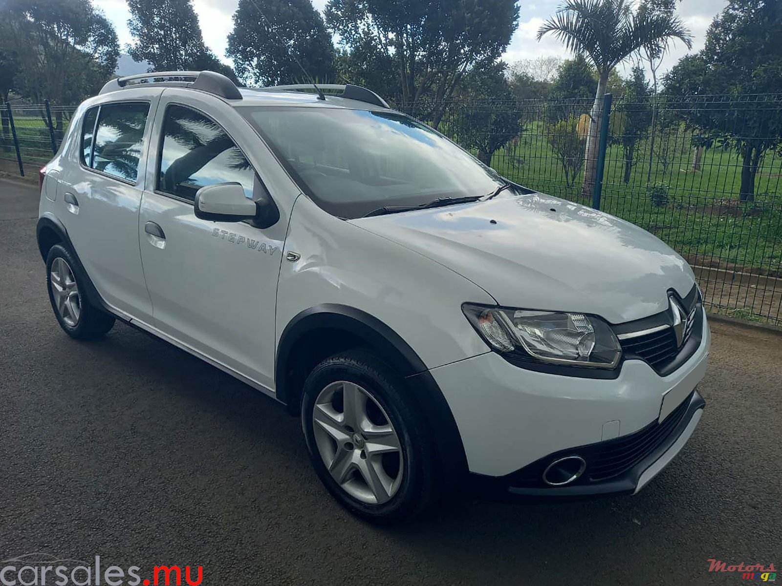2017' Renault Sandero StepWay 0.9T photo #2