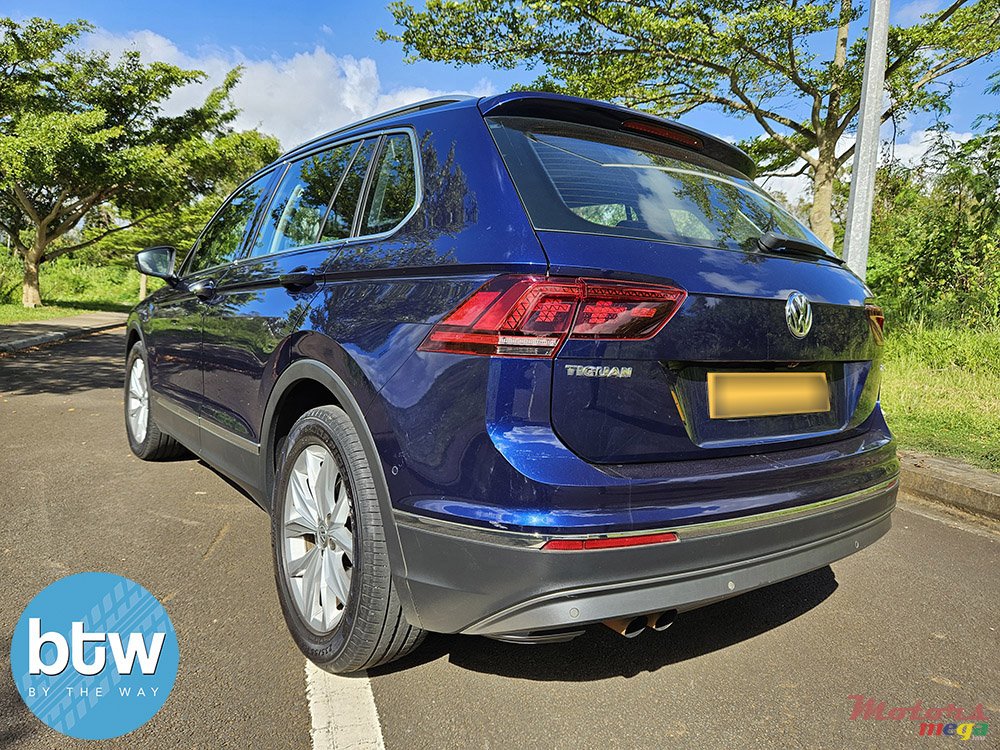 2017' Volkswagen Tiguan photo #3