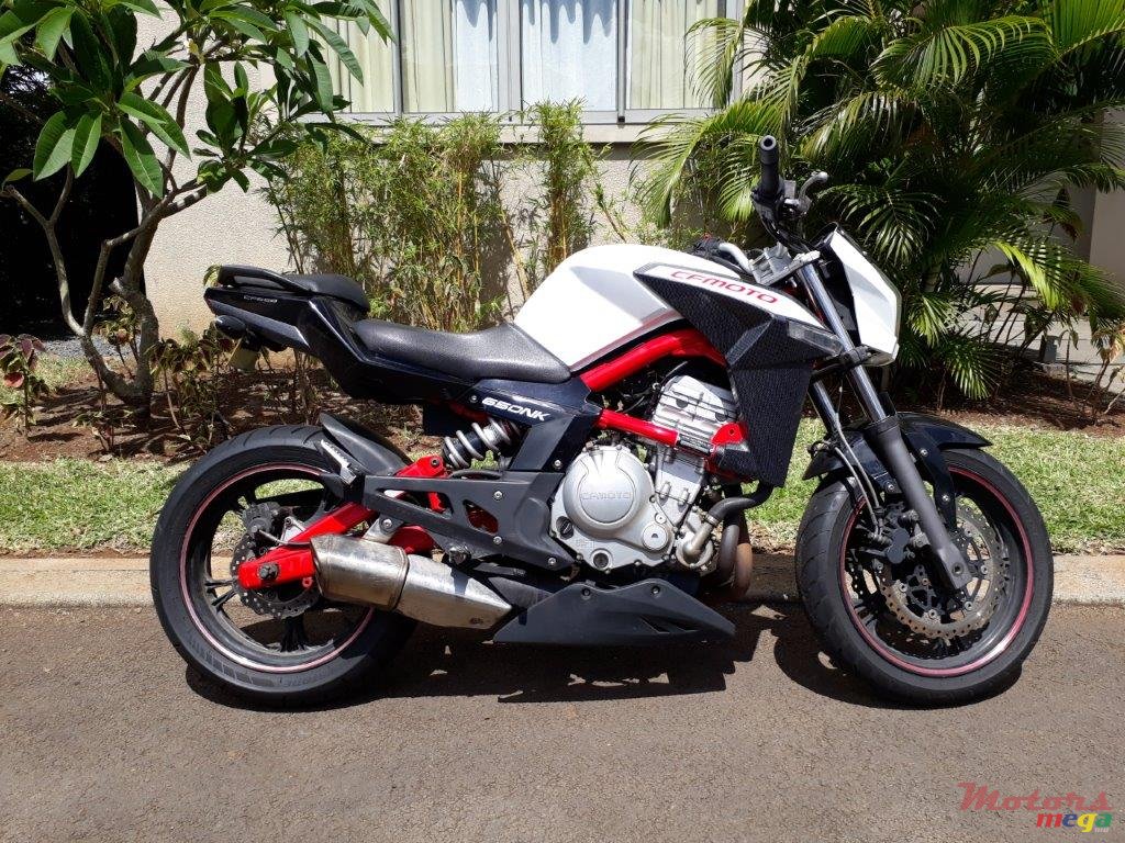 2013' CF Moto 650NK photo #1