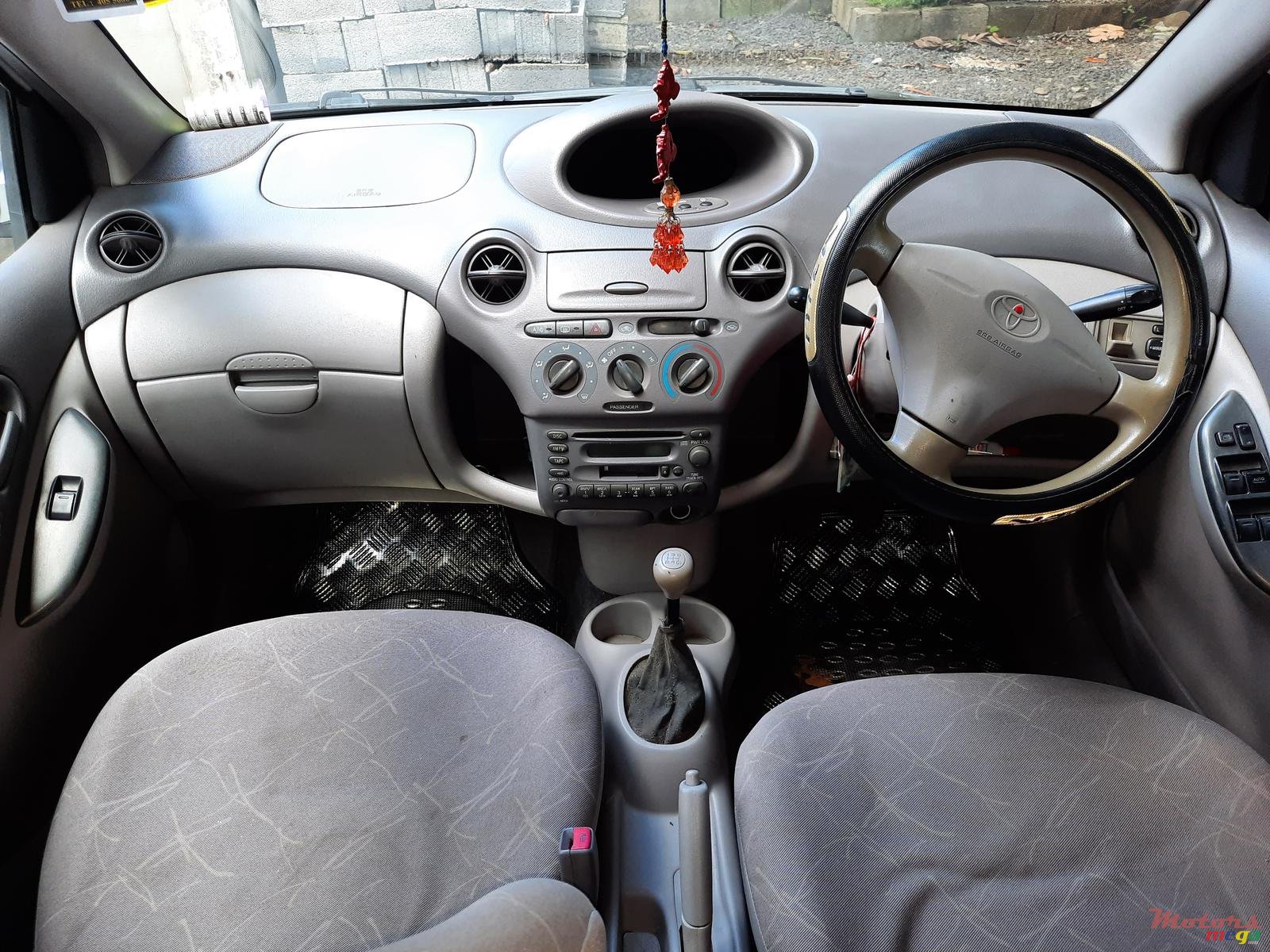 2000' Toyota Platz photo #5