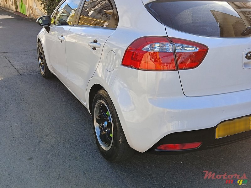 2012' Kia Rio photo #5