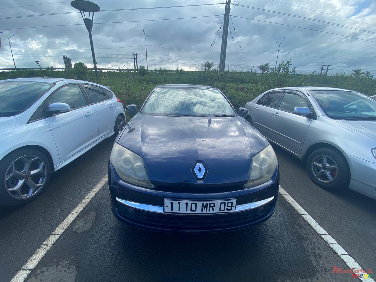 2009' Renault Laguna photo #2