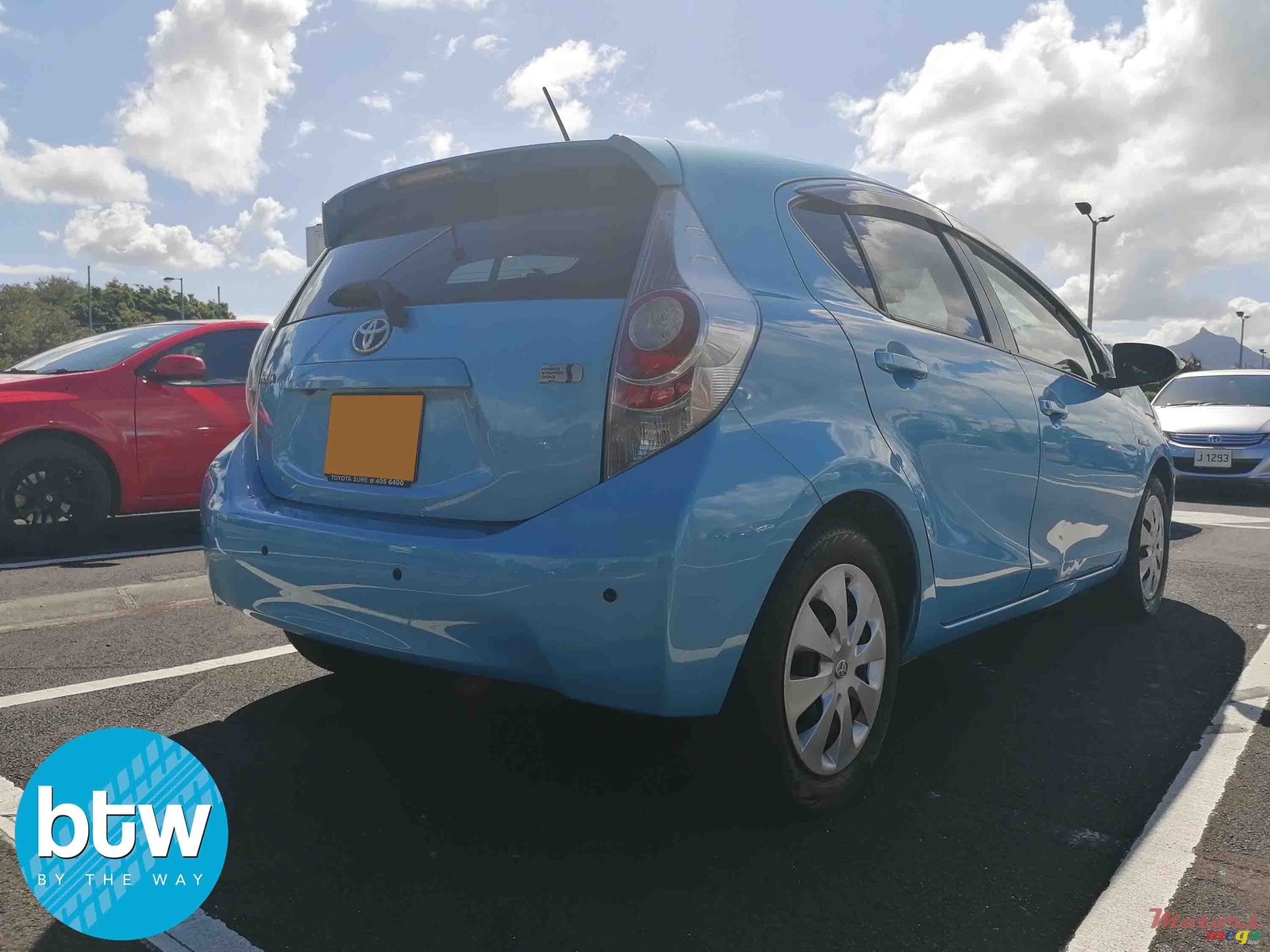 2014' Toyota Aqua Hybtride photo #2