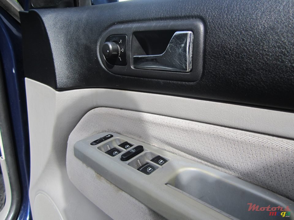 2000' Volkswagen Golf IV photo #6