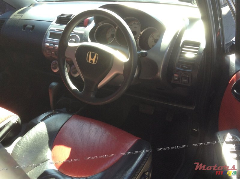 2005' Honda Jazz photo #3