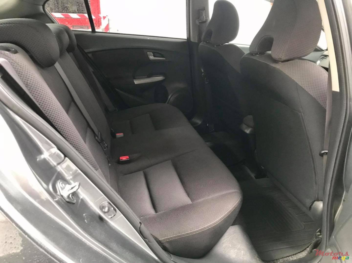 2011' Honda Insight photo #6