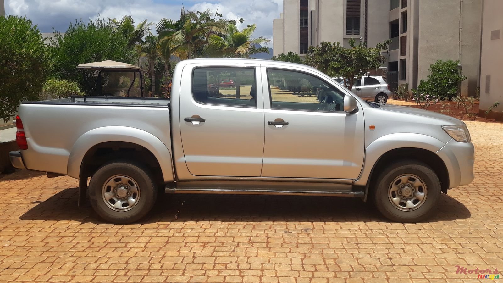 2013' Toyota Hilux 4x4 photo #5