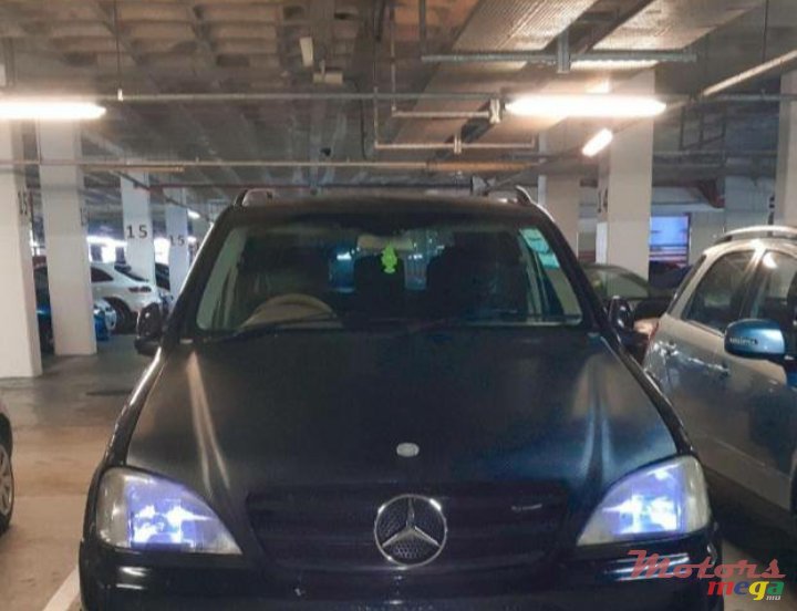 2001' Mercedes-Benz ML 270 photo #1