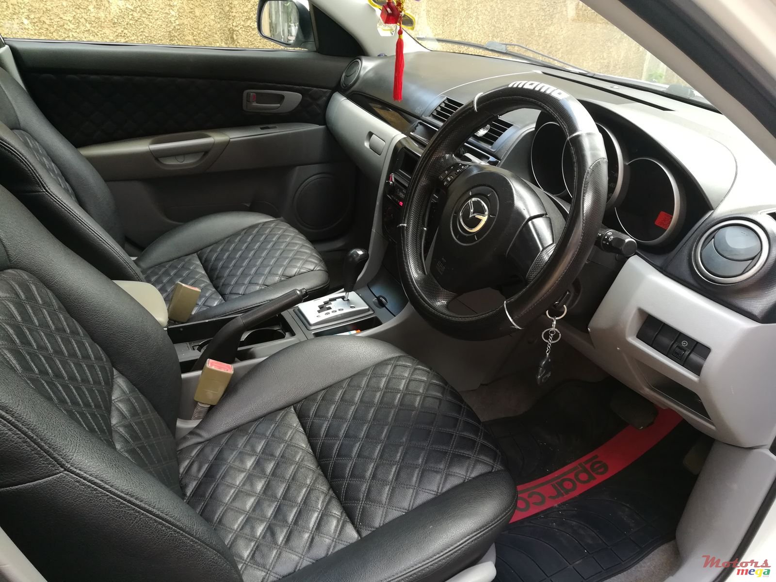 2004' Mazda Axela photo #5