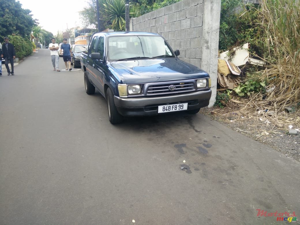 1999' Toyota Hilux photo #2