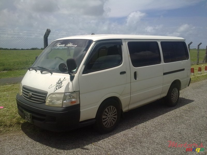 2000' Toyota HiAce photo #1