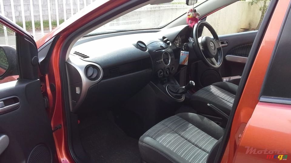 2010' Mazda Demio photo #5
