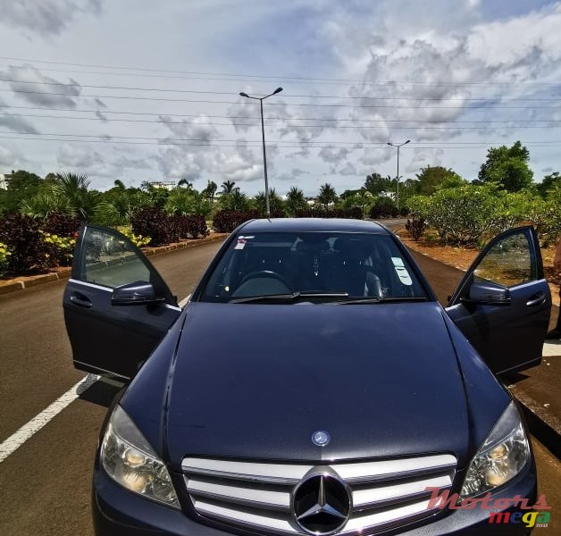 2009' Mercedes-Benz C-Class photo #1