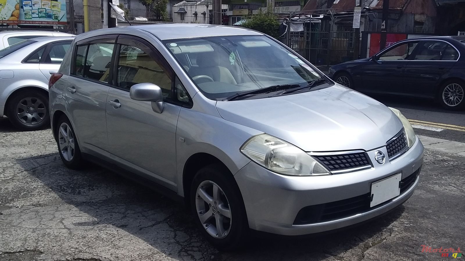 2005' Nissan Tiida photo #2