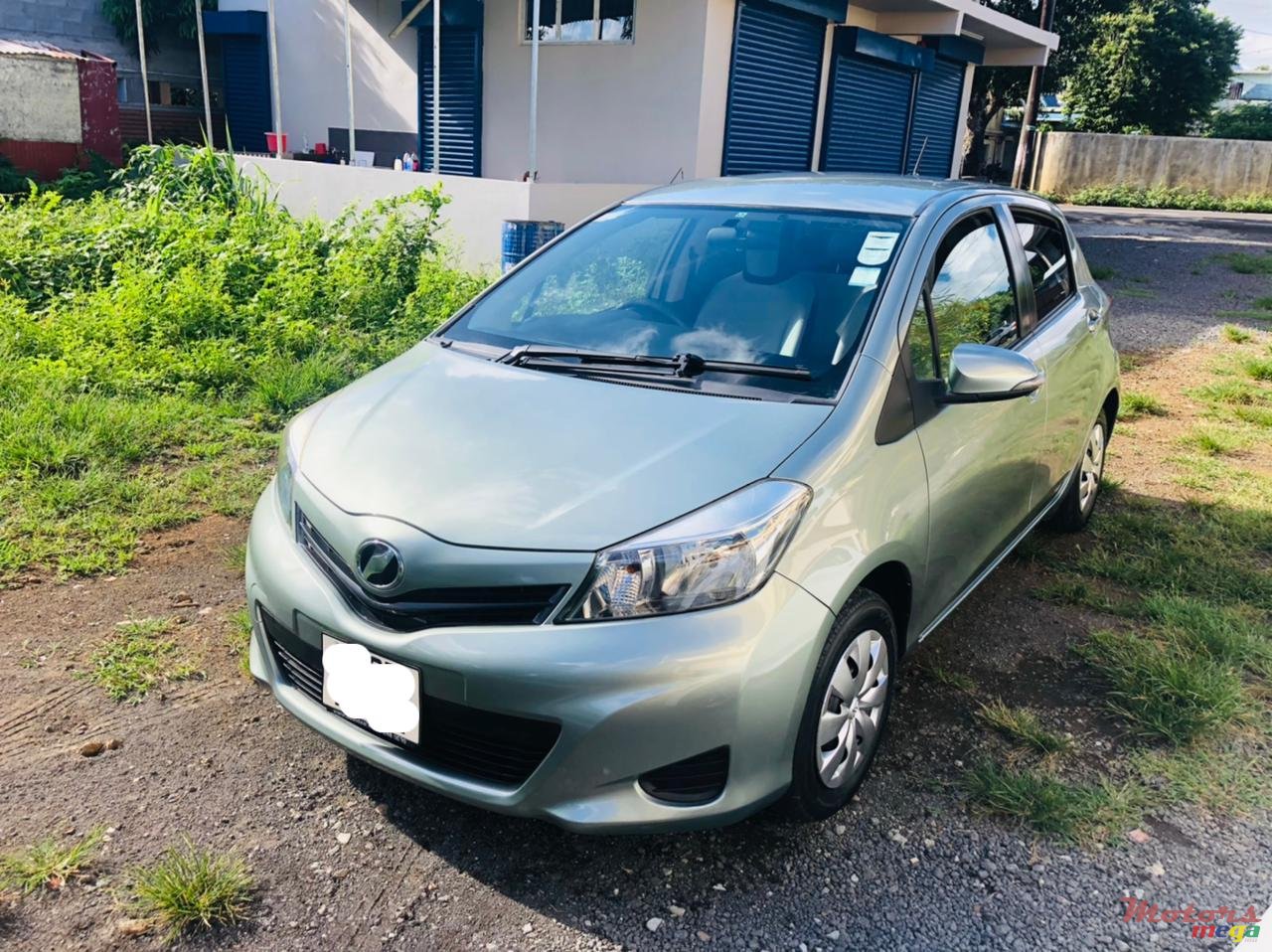 2011' Toyota Vitz photo #3