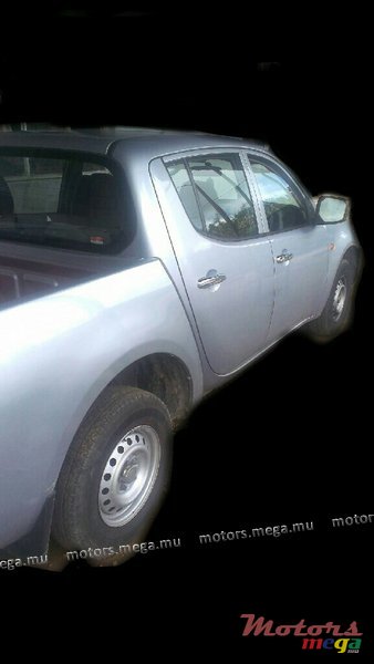 2009' Mitsubishi tou original photo #2