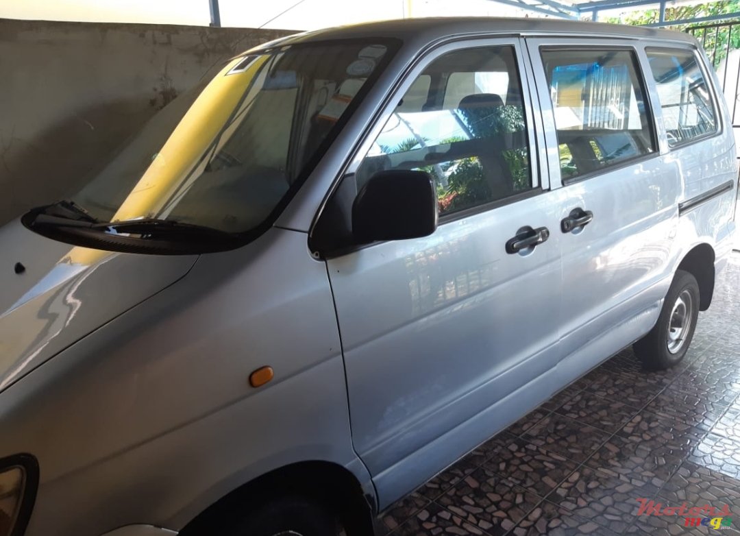 1999' Toyota photo #4