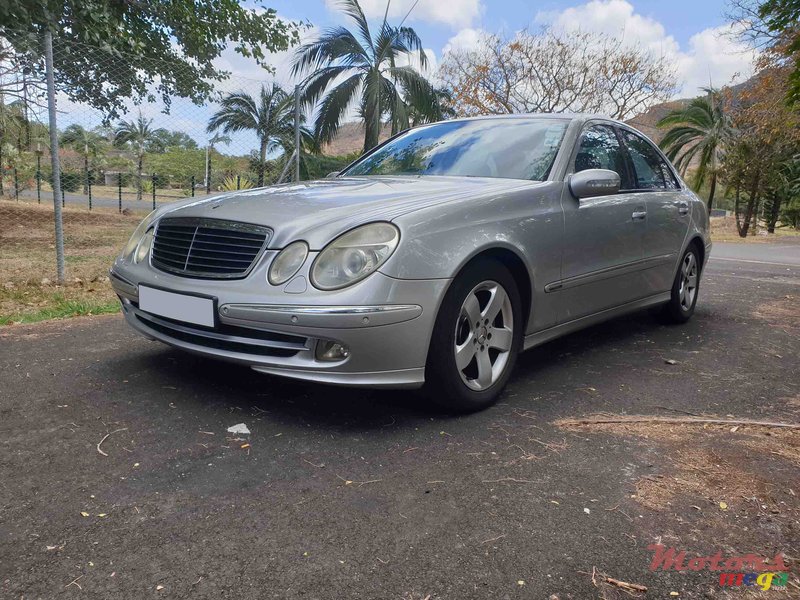 2004' Mercedes-Benz E-Class photo #3