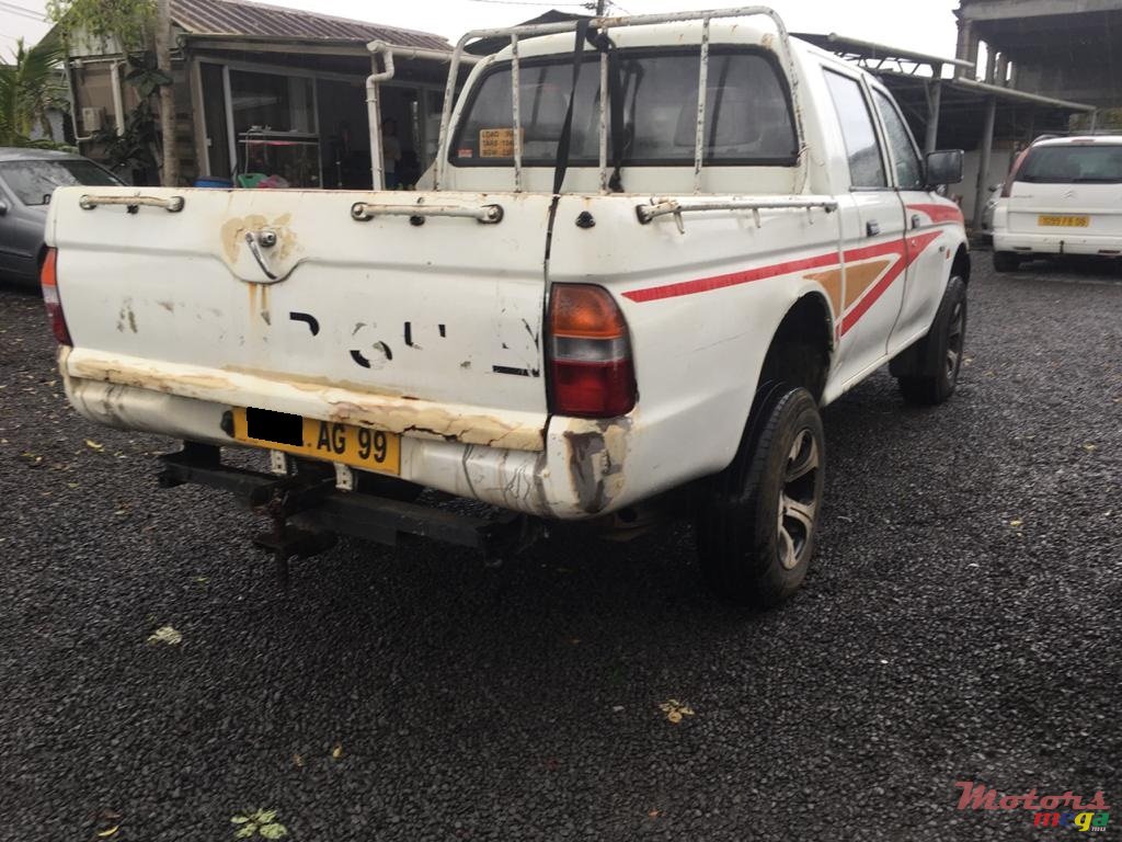 1999' Mitsubishi L 200 4x4 photo #4
