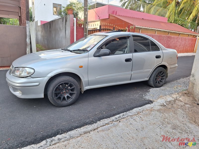 2002' Nissan Sunny photo #2