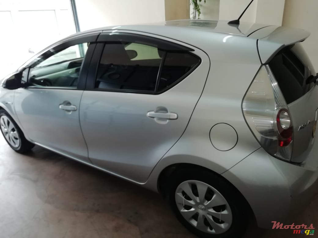 2013' Toyota Aqua photo #1