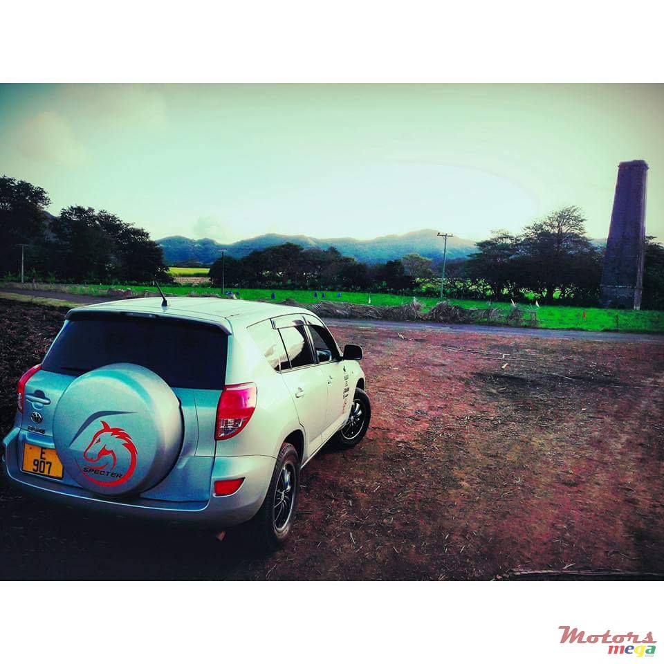 2008' Toyota RAV4 photo #5