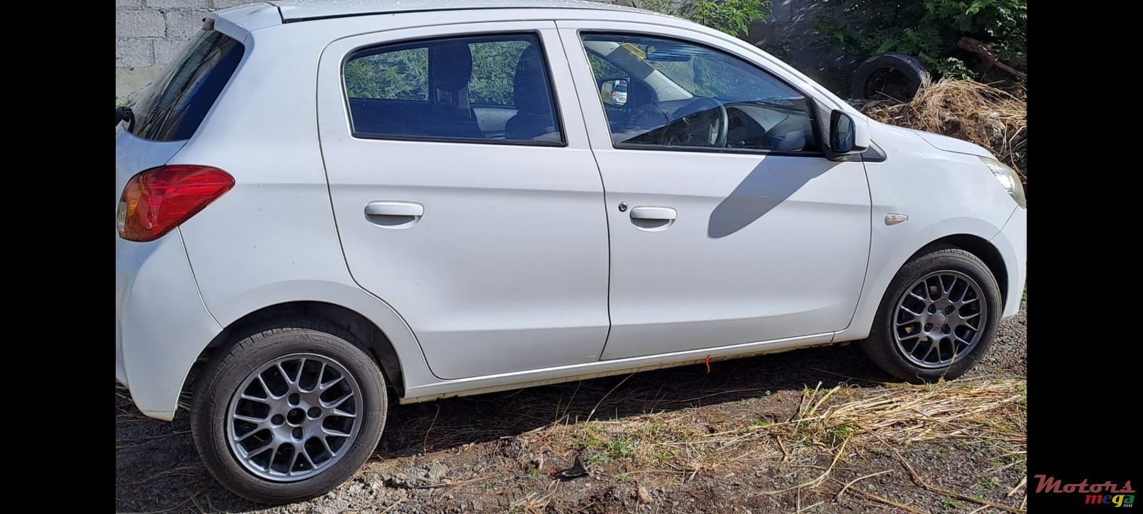 2014' Mitsubishi Mirage photo #2