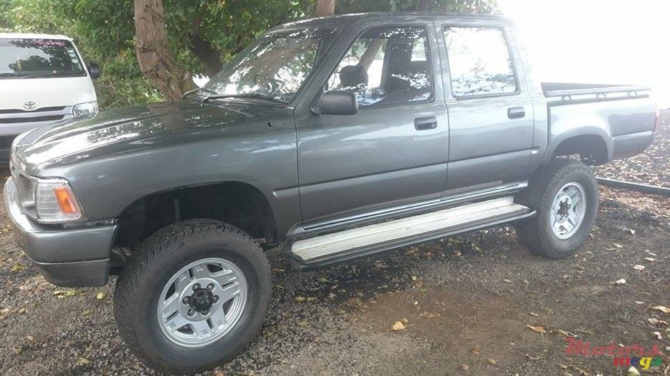 1993' Toyota Hilux photo #2