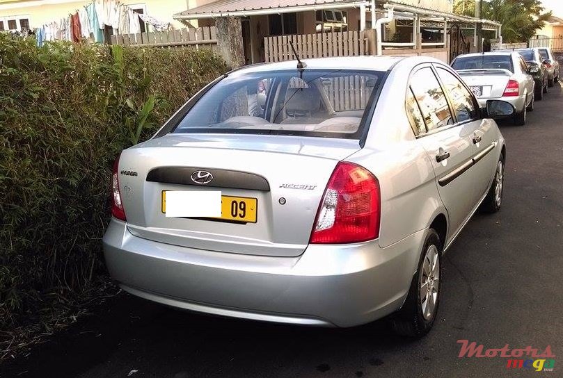 2009' Hyundai Accent photo #2