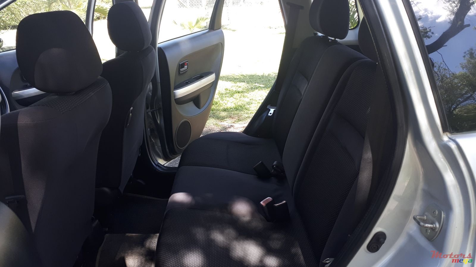 2005' Toyota IST photo #7