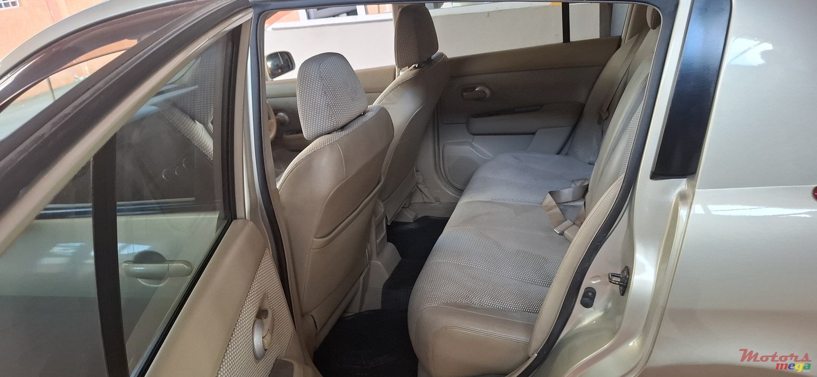 2006' Nissan Tiida photo #1