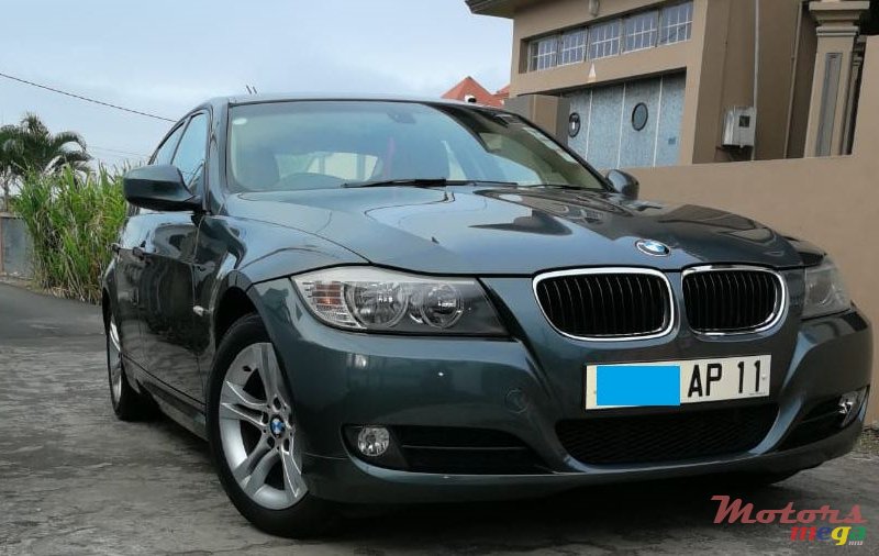 2011' BMW 320 idrive photo #1