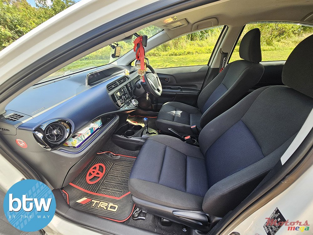 2016' Toyota Aqua photo #5