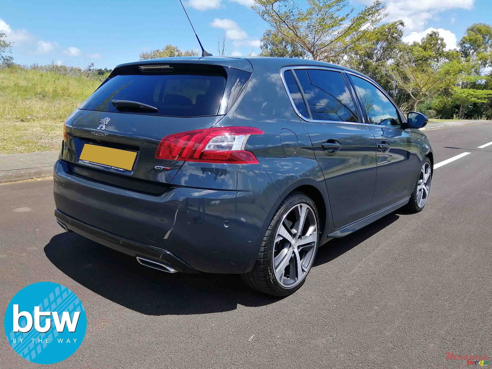 2017' Peugeot 308 GT photo #3