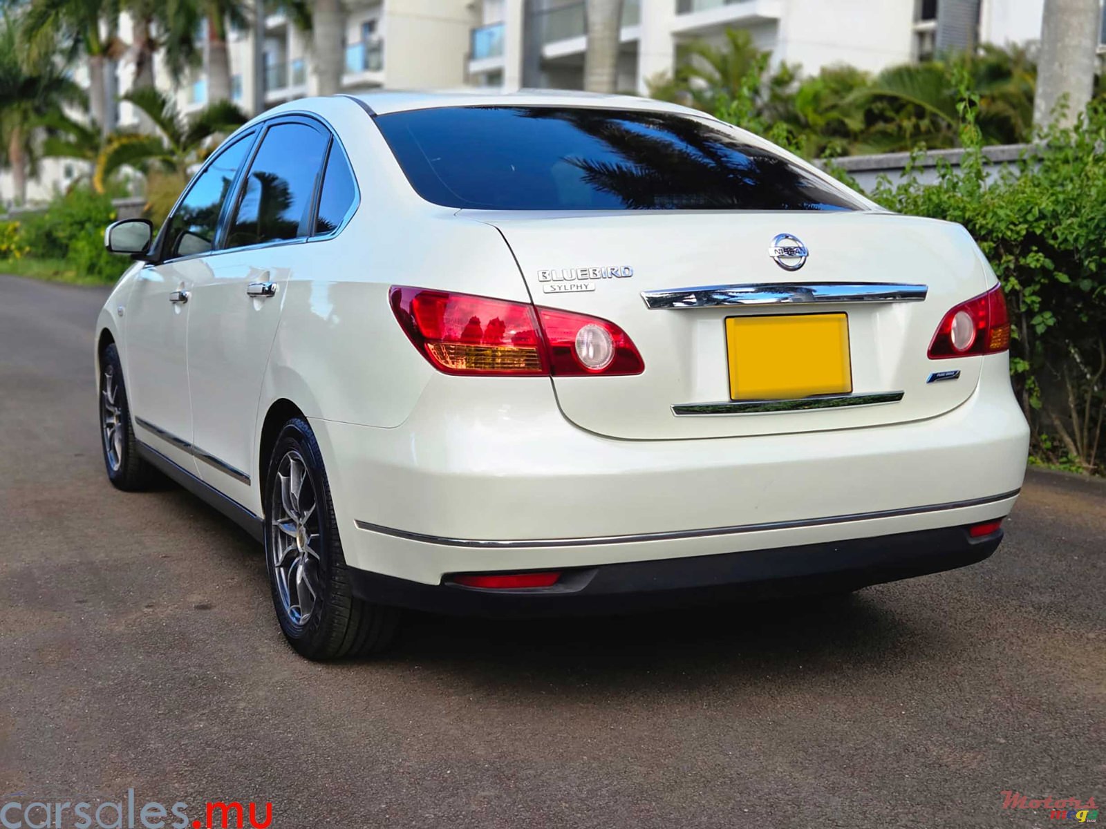 2010' Nissan Bluebird Sylphy 1.5 photo #3