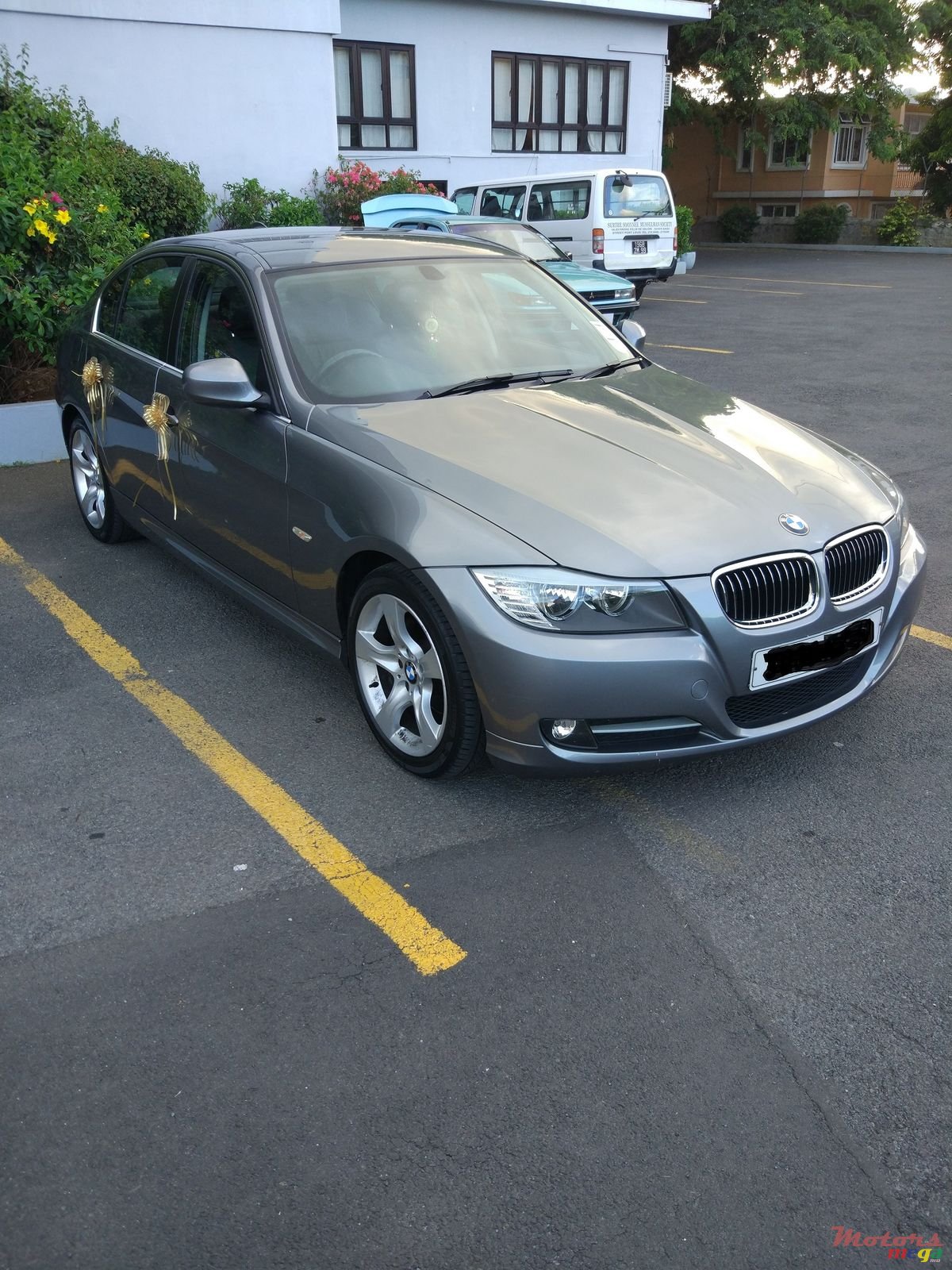 2010' BMW 3 Series photo #1