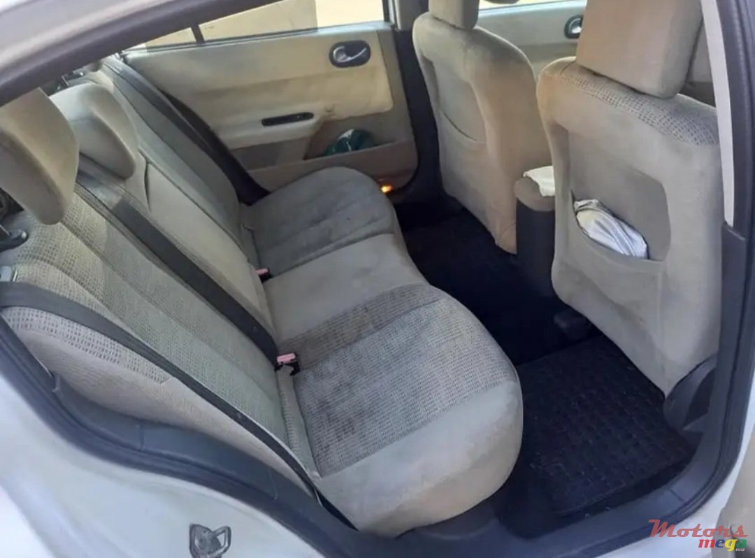 2006' Renault Megane photo #7