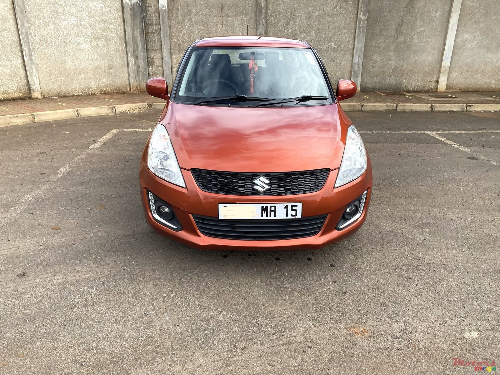 2015' Suzuki Swift photo #4