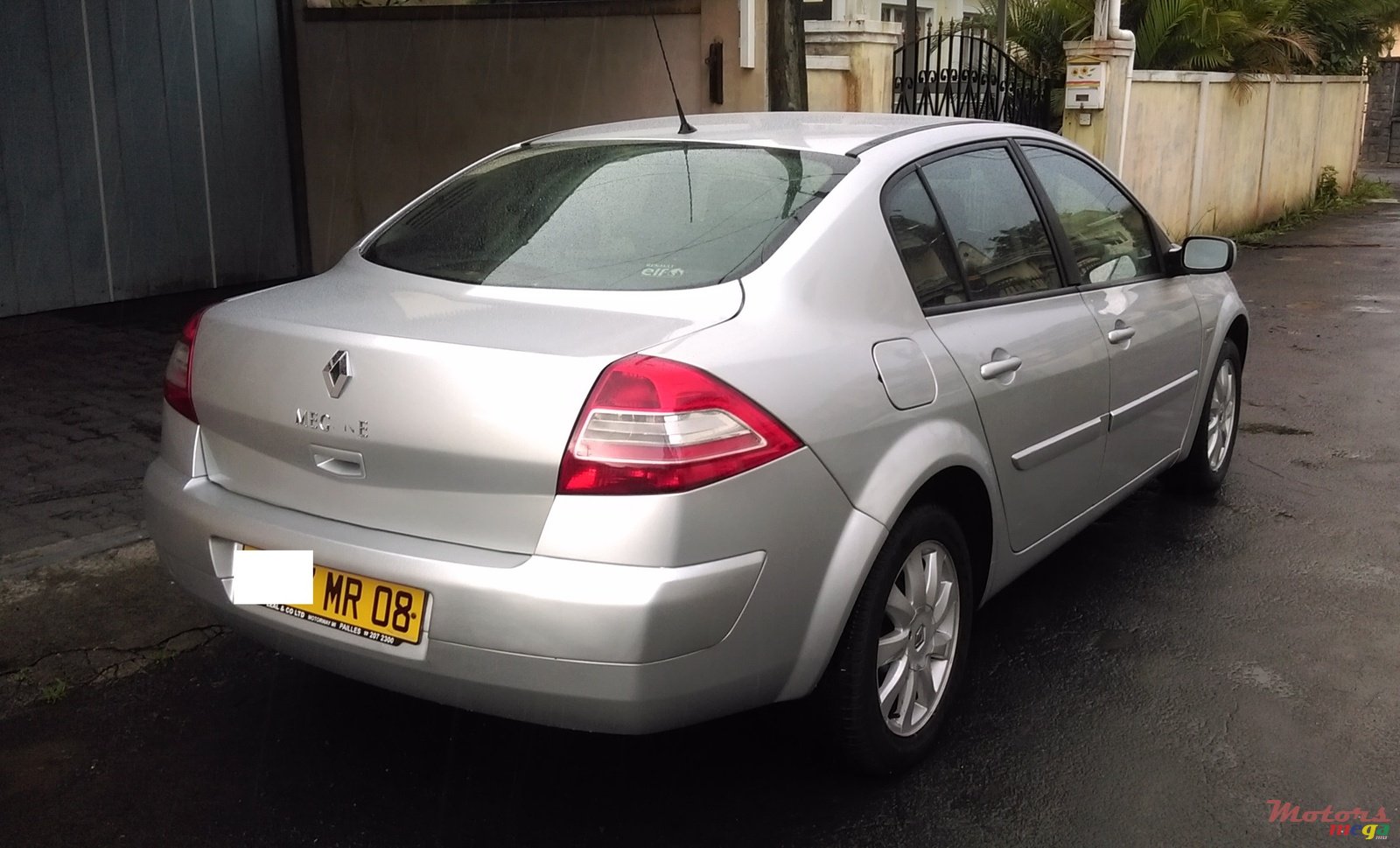 2008' Renault Megane photo #2