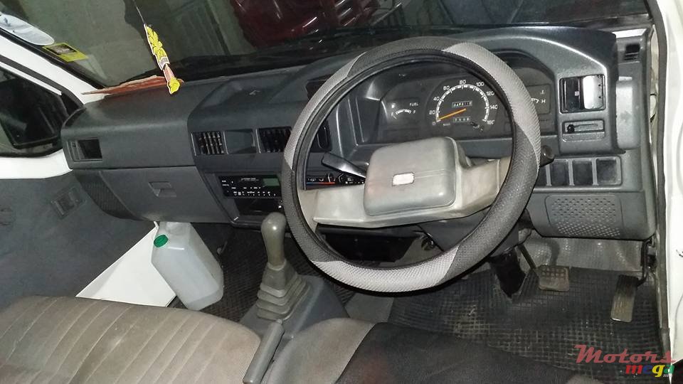 2002' Mitsubishi L300 photo #7