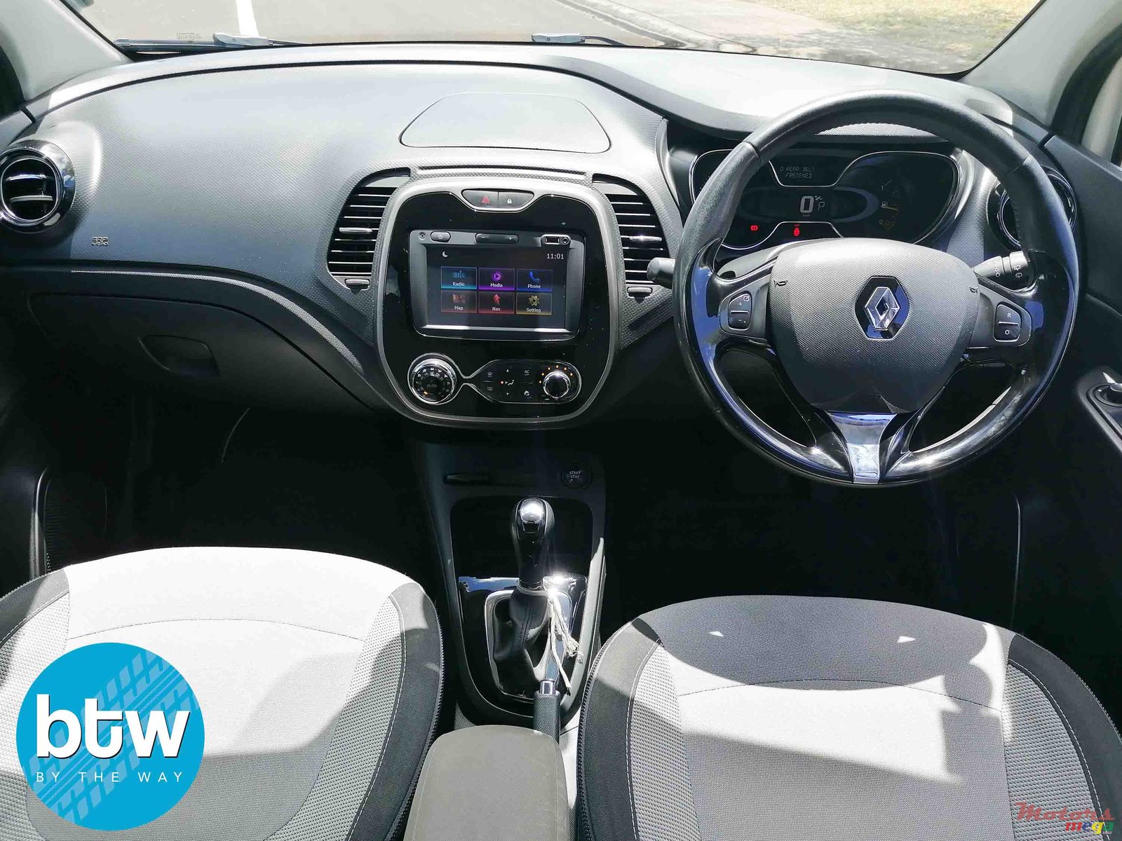 2014' Renault Captur photo #6