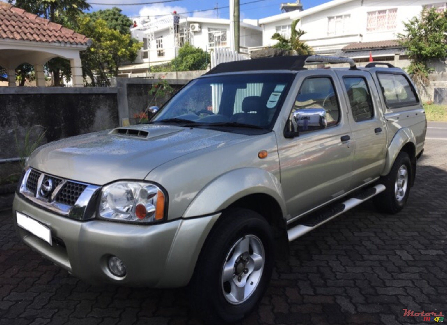 2009' Nissan photo #2