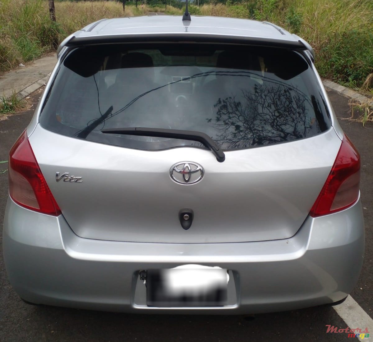 2007' Toyota Vitz photo #2